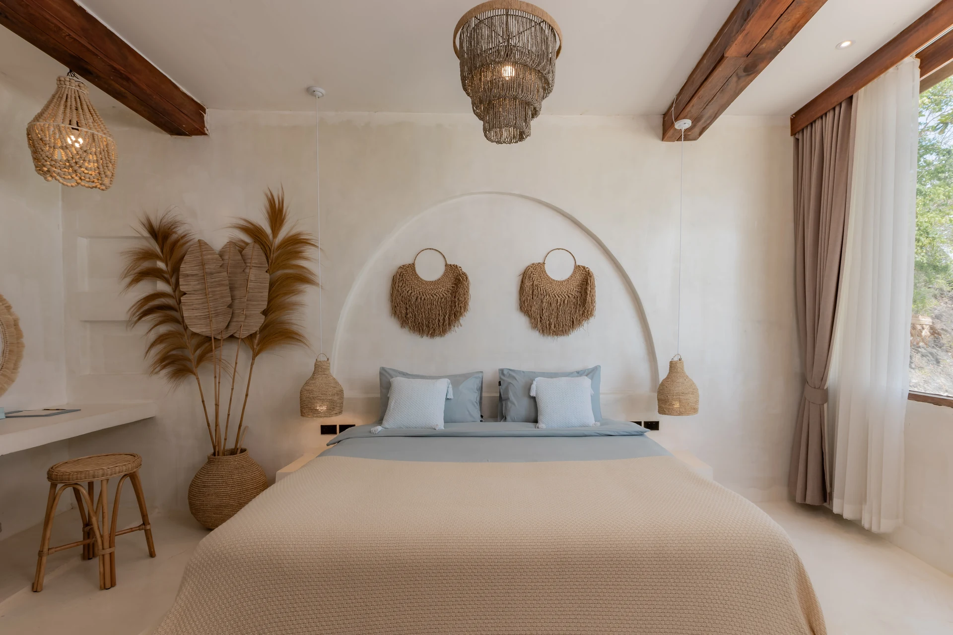 Beachfront Family Villa — bright king bedroom with full sea view (Villa De Mar) — photo 5