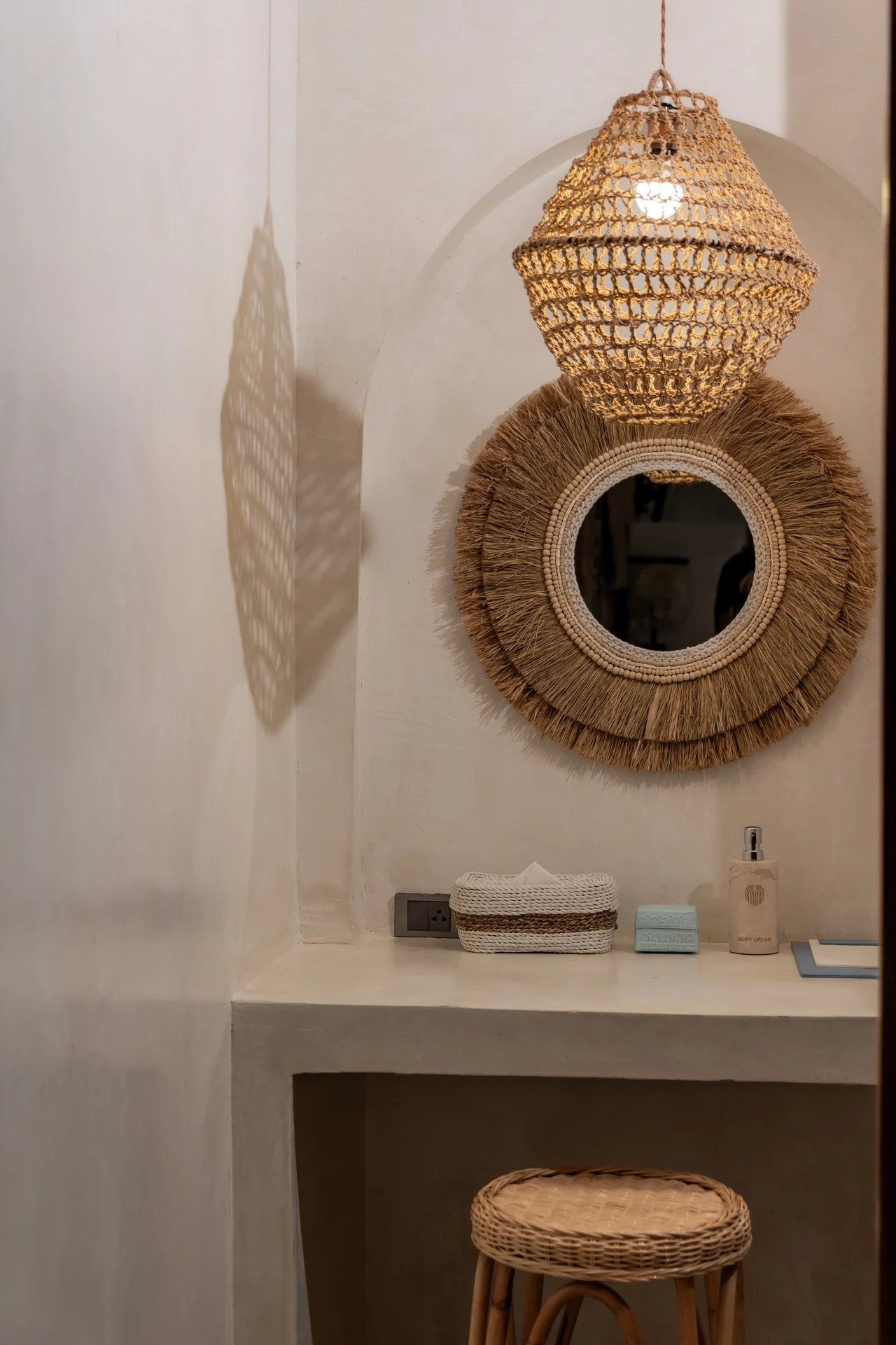 Studio Villa — canopy bed with sea-toned linens (Villa Coco) — photo 7